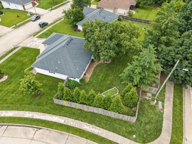 2806 WOODED CREEK DR, Columbia, MO 65203