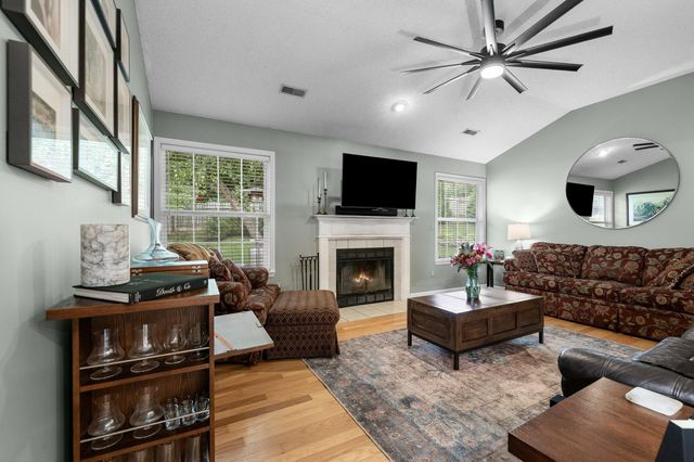 2806 WOODED CREEK DR, Columbia, MO 65203