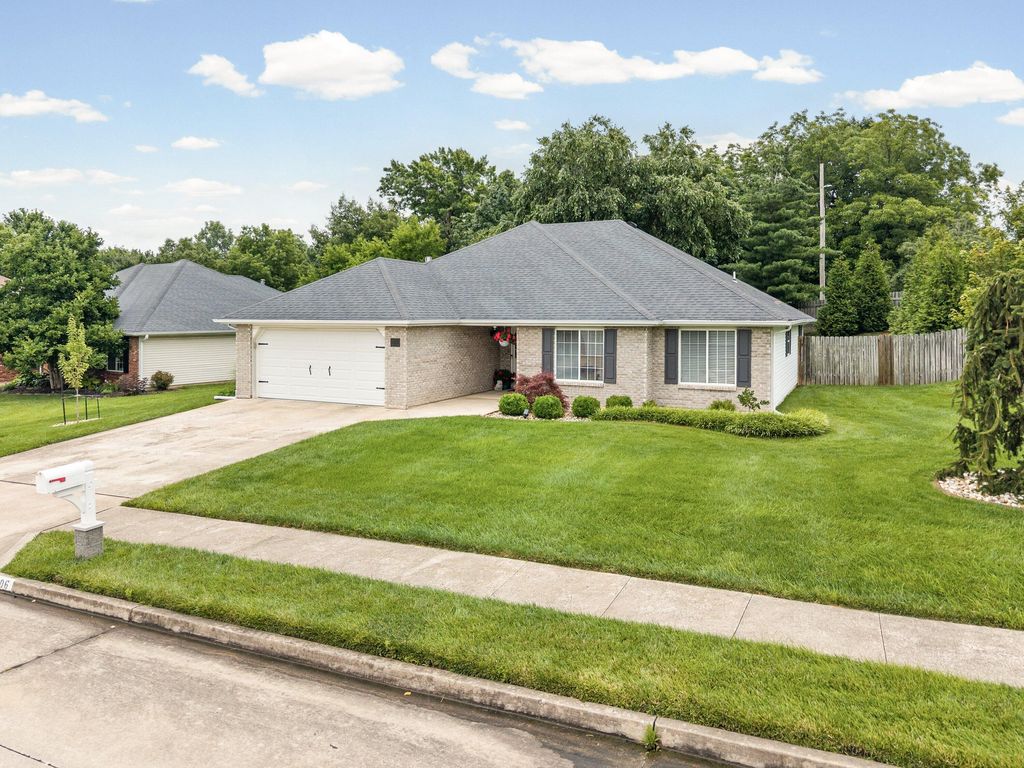 2806 WOODED CREEK DR, Columbia, MO 65203