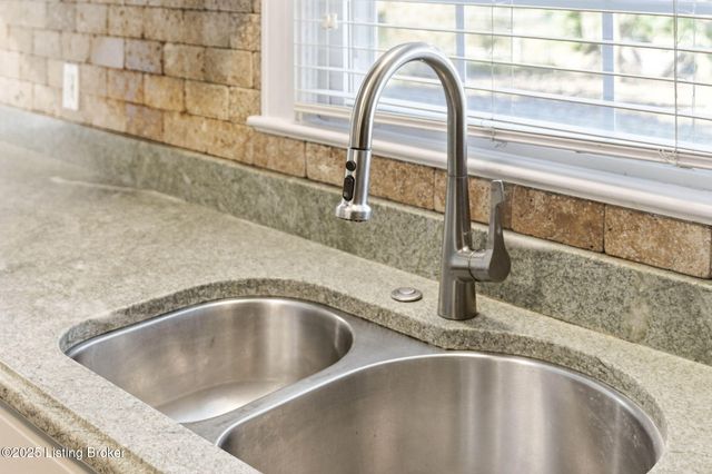 3024 Wickland Rd, Louisville, KY 40205