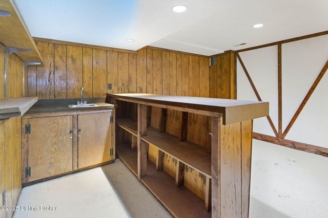 3024 Wickland Rd, Louisville, KY 40205