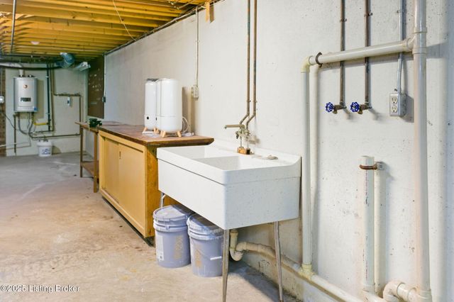 3024 Wickland Rd, Louisville, KY 40205