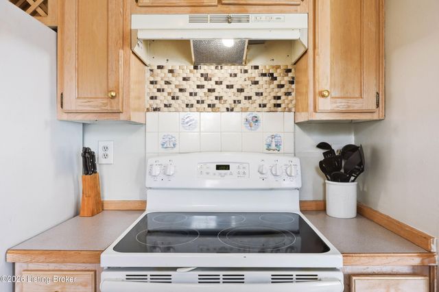 1227 Senate Cir, Radcliff, KY 40160