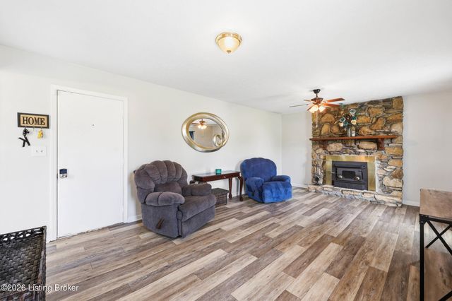 1227 Senate Cir, Radcliff, KY 40160