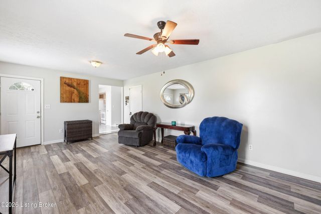 1227 Senate Cir, Radcliff, KY 40160