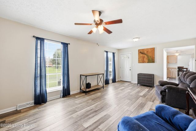 1227 Senate Cir, Radcliff, KY 40160