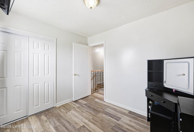 1227 Senate Cir, Radcliff, KY 40160