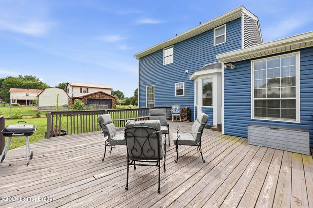 1227 Senate Cir, Radcliff, KY 40160