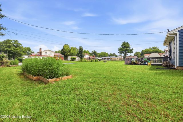 1227 Senate Cir, Radcliff, KY 40160