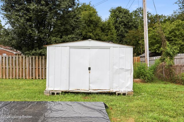 1227 Senate Cir, Radcliff, KY 40160