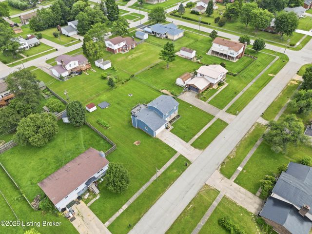 1227 Senate Cir, Radcliff, KY 40160