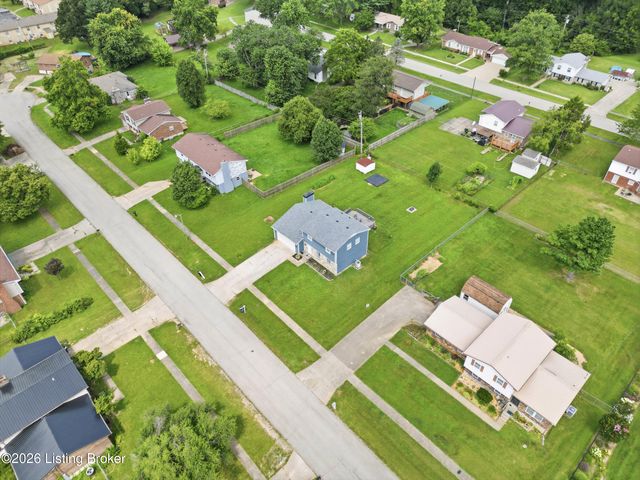 1227 Senate Cir, Radcliff, KY 40160