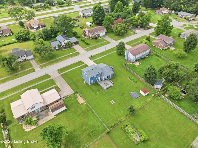 1227 Senate Cir, Radcliff, KY 40160
