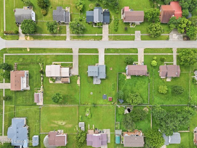 1227 Senate Cir, Radcliff, KY 40160
