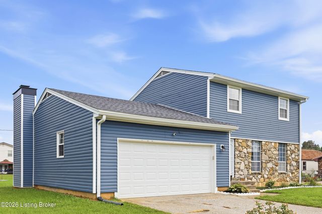 1227 Senate Cir, Radcliff, KY 40160