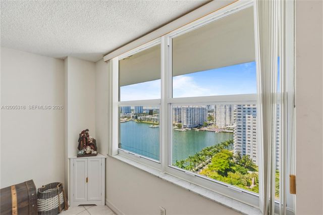 2851 NE 183rd St 2012E, Aventura, FL 33160