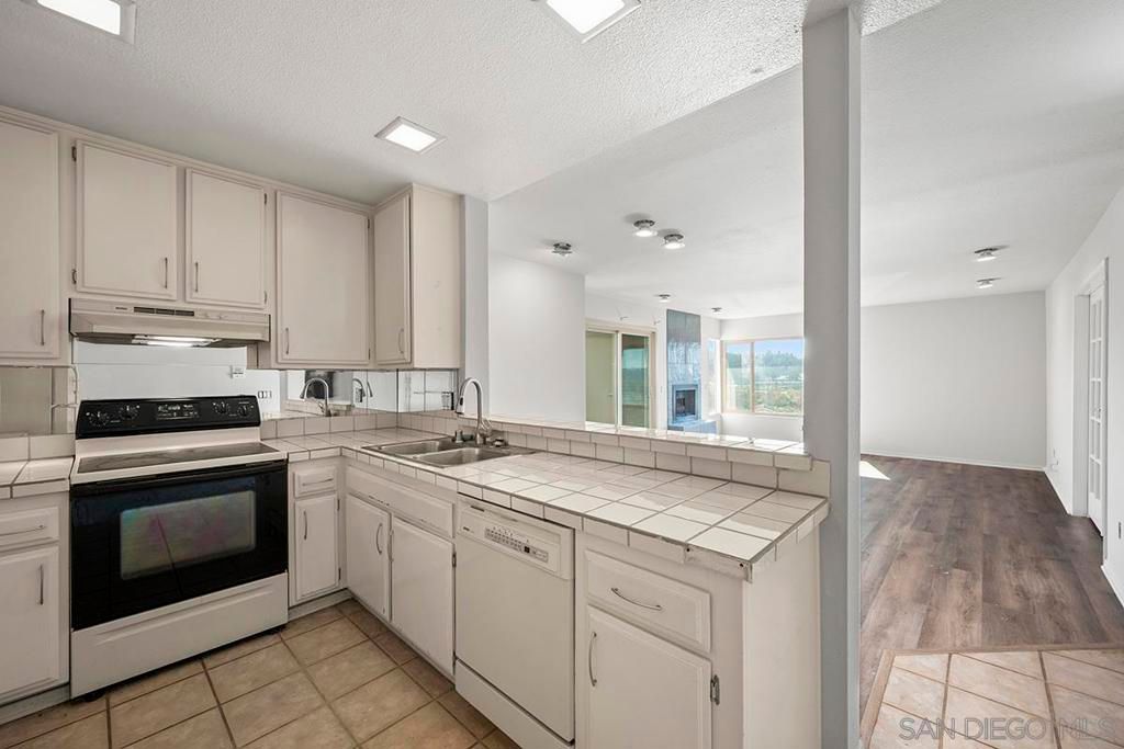 Image 14 of property listing at 10400 caminito Cuervo 264, San Diego, CA 92108