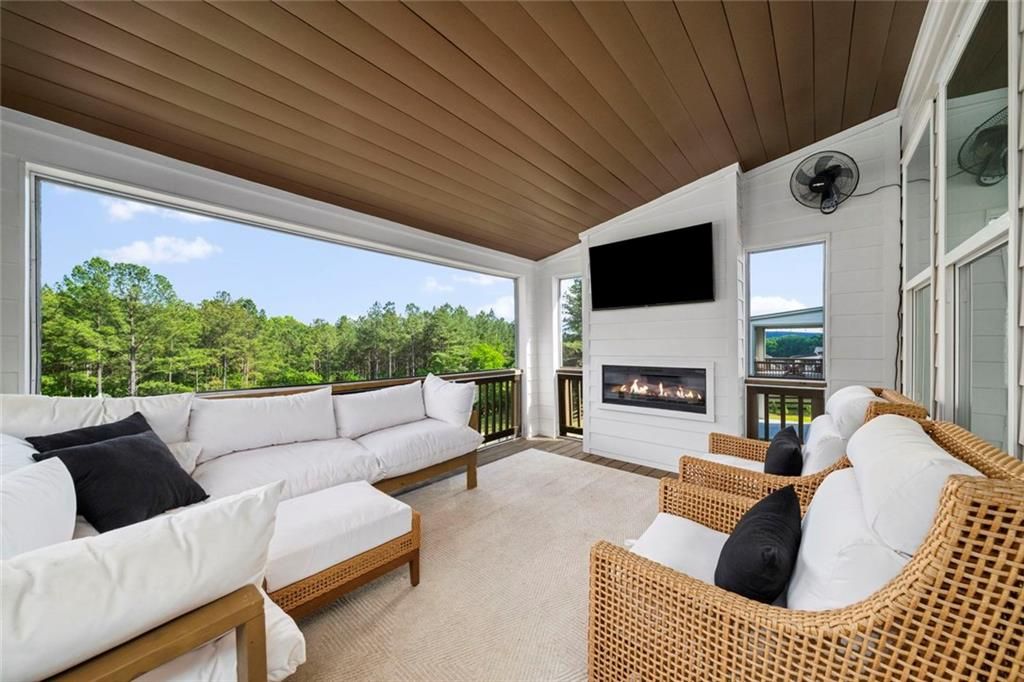 Image 41 of property listing at 1071 Ridgeview Road, Woodstock, GA 30188