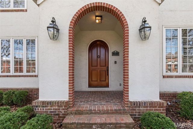 8130 Westmoreland Avenue, Clayton, MO 63105