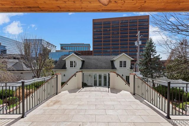 8130 Westmoreland Avenue, Clayton, MO 63105