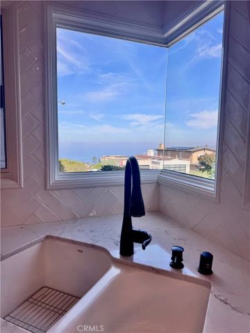 896 Quivera, Laguna Beach, CA 92651