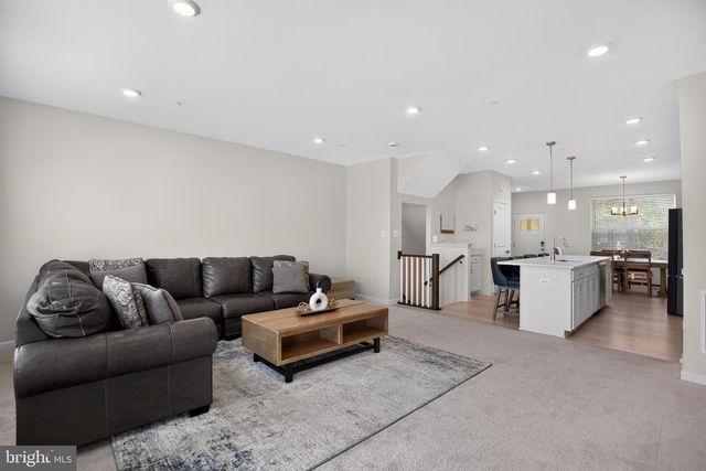 10406 SERENADE LN, Clinton, MD 20735
