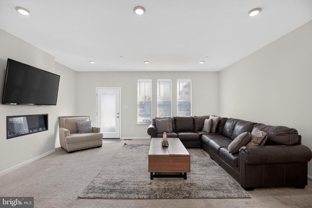 10406 SERENADE LN, Clinton, MD 20735