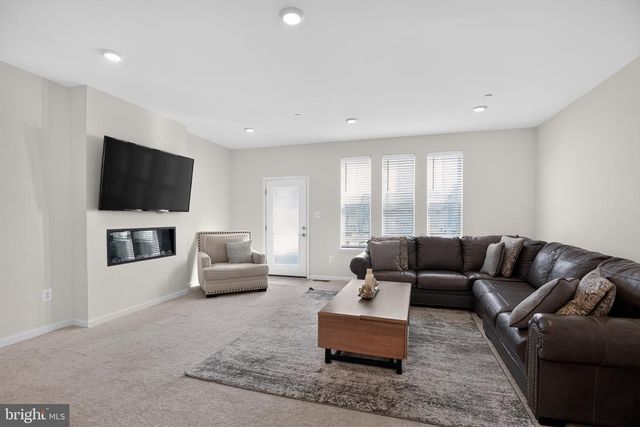 10406 SERENADE LN, Clinton, MD 20735