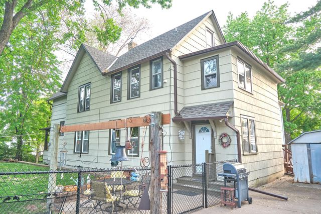 407 19th Avenue NE, Minneapolis, MN 55418