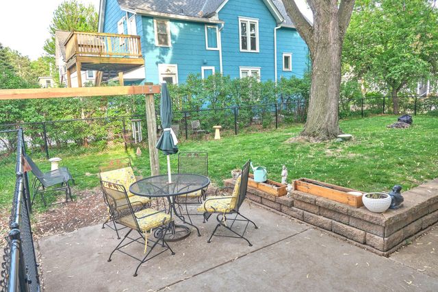 407 19th Avenue NE, Minneapolis, MN 55418