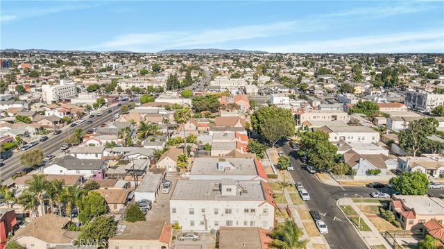 1103 W 64th Street, Los Angeles, CA 90044