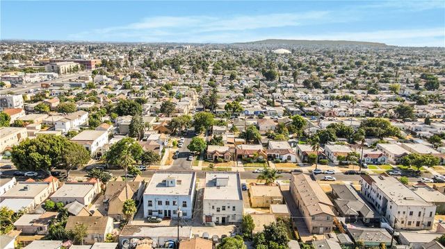 1103 W 64th Street, Los Angeles, CA 90044