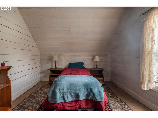 1404 HARRIS St, Myrtle Point, OR 97458