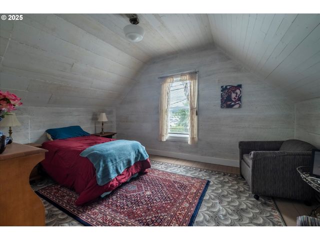 1404 HARRIS St, Myrtle Point, OR 97458