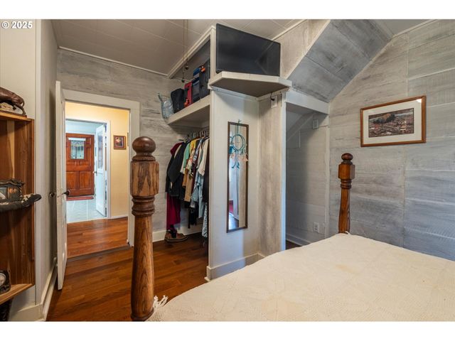 1404 HARRIS St, Myrtle Point, OR 97458