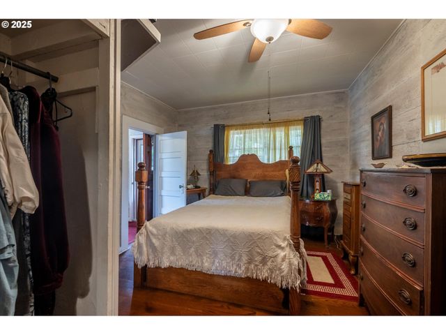 1404 HARRIS St, Myrtle Point, OR 97458