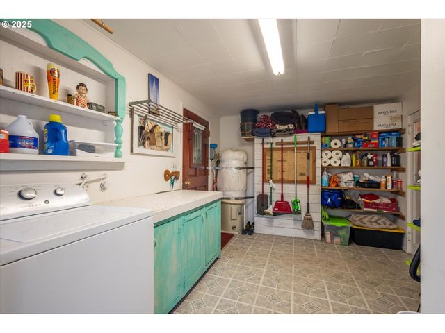 1404 HARRIS St, Myrtle Point, OR 97458