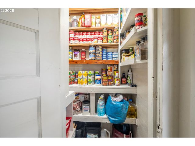 1404 HARRIS St, Myrtle Point, OR 97458