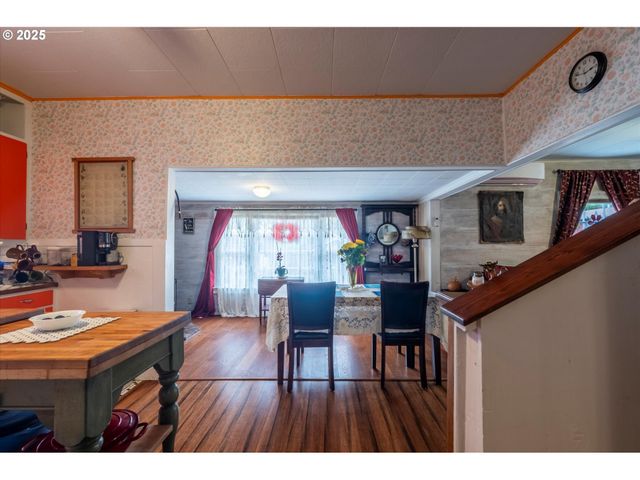 1404 HARRIS St, Myrtle Point, OR 97458