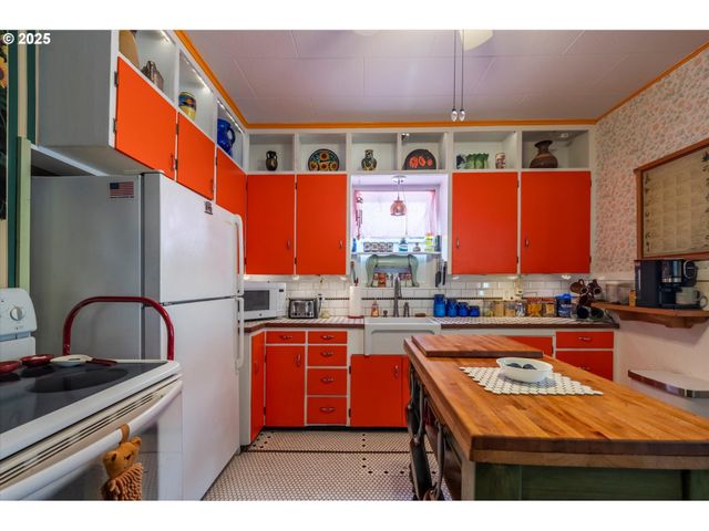 1404 HARRIS St, Myrtle Point, OR 97458