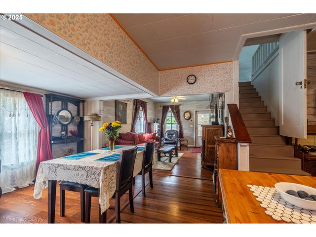 1404 HARRIS St, Myrtle Point, OR 97458