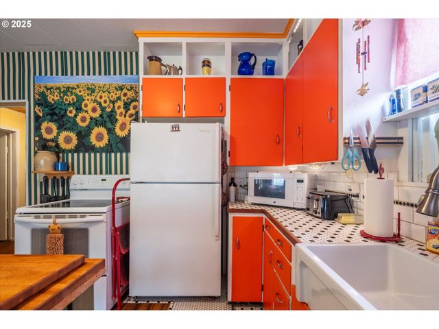 1404 HARRIS St, Myrtle Point, OR 97458