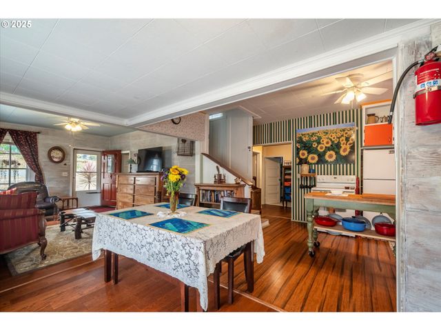 1404 HARRIS St, Myrtle Point, OR 97458