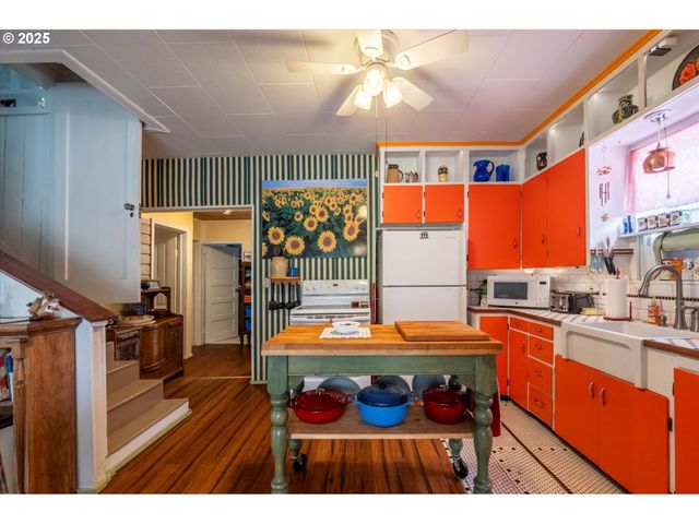 1404 HARRIS St, Myrtle Point, OR 97458