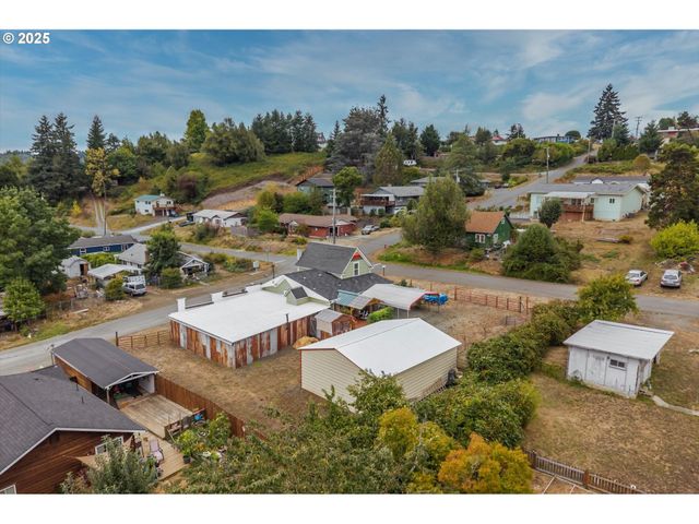 1404 HARRIS St, Myrtle Point, OR 97458