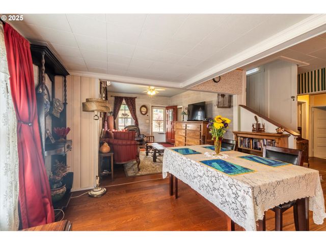 1404 HARRIS St, Myrtle Point, OR 97458