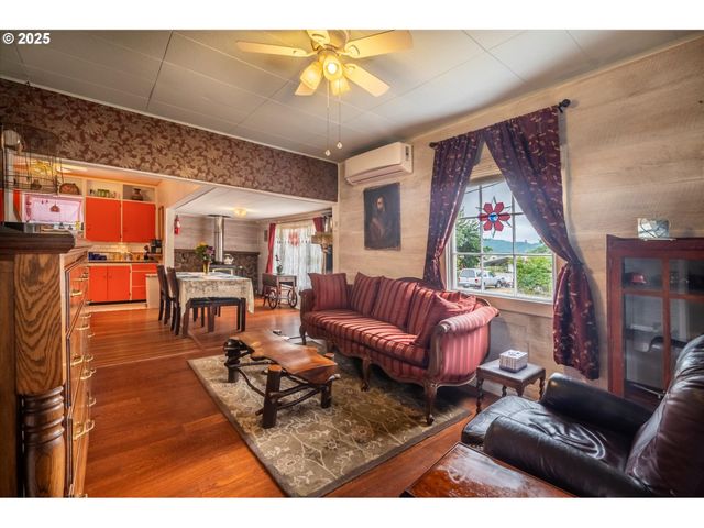 1404 HARRIS St, Myrtle Point, OR 97458