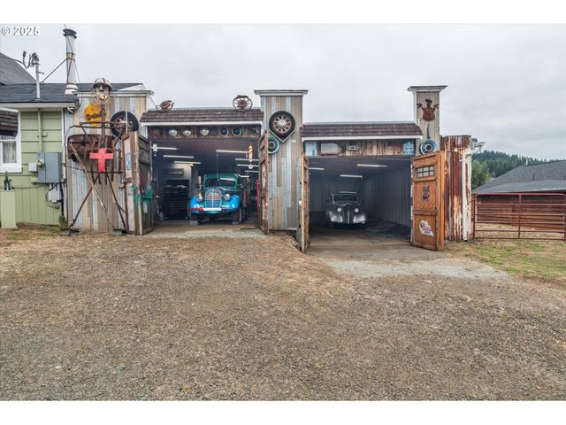 1404 HARRIS St, Myrtle Point, OR 97458