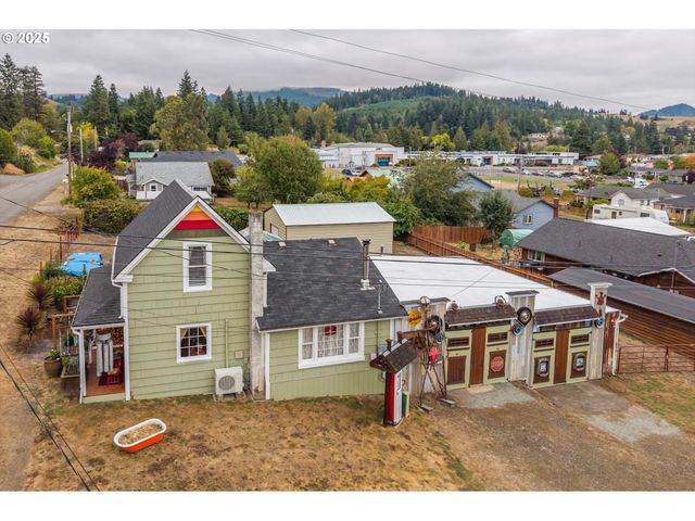 1404 HARRIS St, Myrtle Point, OR 97458