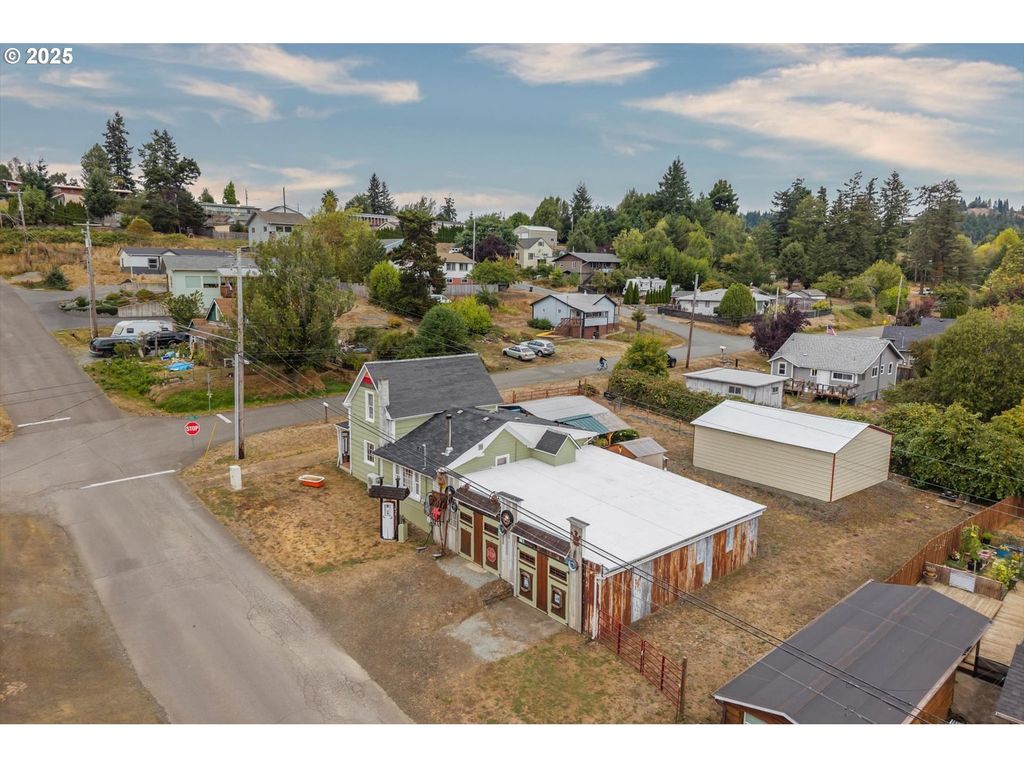 1404 HARRIS St, Myrtle Point, OR 97458